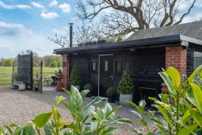 Stylish Cabin close to Gretna Green with parking - Image 3