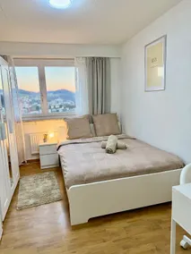 Skyline Retreat room with TV - Image 4