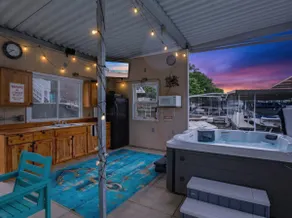 Glass Haven -Saltwater Hot Tub & Game Room! - Image 2