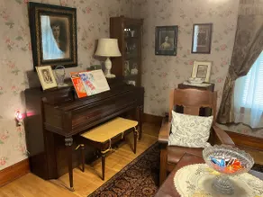 Granny Chic Home. UD area. No cleaning fee. Unique - Image 2