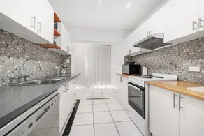 2 Bedroom Courtyard Unit - Image 4