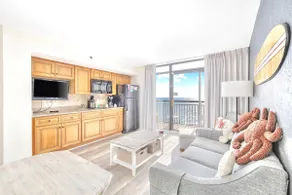 Oceanfront Condo just steps to the beach, Free parking and no resort fees! - Image 4