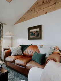 Lakefront! Girls getaway/Romantic Retreat/Booktok - Image 3