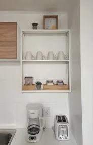 Lovely New Renovated Place with Free Parking - Image 4