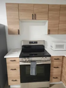 Lovely New Renovated Place with Free Parking - Image 3