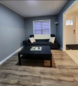 Lovely New Renovated Place with Free Parking - Image 5