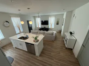Austin’s Convenient Luxury Stay - Image 3