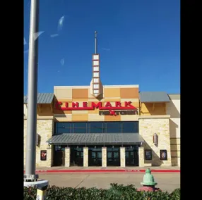 Austin’s Convenient Luxury Stay - Image 4