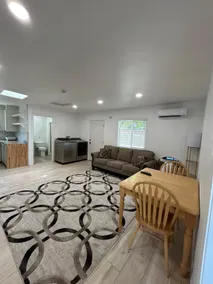 5 STAR Private Newly Remodeled 1B1B Woodland Hills - Image 3
