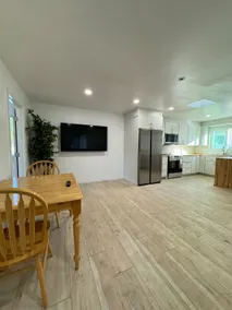 5 STAR Private Newly Remodeled 1B1B Woodland Hills - Image 2