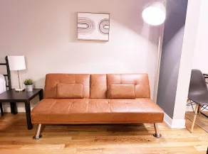 Spacious studio for 2 close to Wrigley & Boystown - Image 2