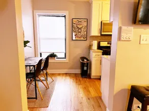 Spacious studio for 2 close to Wrigley & Boystown - Image 3