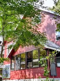 Amazing Slider \\ Multiple Families, Three Generations \\ Up to 16 People \\ Easy Access \\ Great Kids Room \\ Indoor Smoke-Free BBQ \\ 4K Movies - Image 4