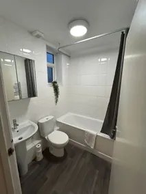 Beautiful & Spacious 2 Bed House for 10 people - Image 5
