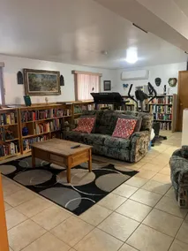 Sleeps 5 , two bedroom Basement Appartment. - Image 3