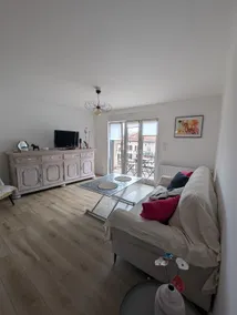 Cozy and bright apartment - Image 2