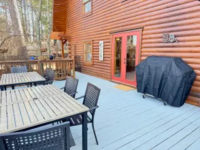 True Cabin Experience with King Beds & Hot Tub - Image 5