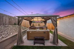 Modern Mountain View home - Image 2