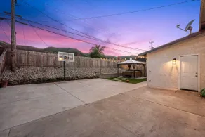 Modern Mountain View home - Image 4