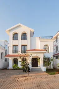 4 bhk Pet-friendly Villa W/ Breakfast, Pool & Lift - Image 2