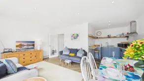 Footsteps - 2 Bedroom Apartment - Saundersfoot - Image 2