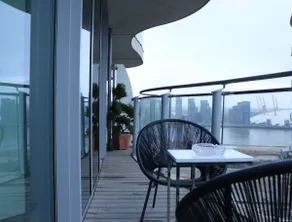 Luxury 1 Bedroom Apartment In London with Free parking - Image 5