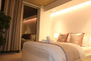 Luxury 1 Bedroom Apartment In London with Free parking - Image 2