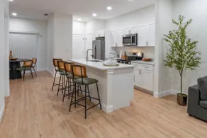 35% Off- Modern Downtown Orlando Getaway - Image 3