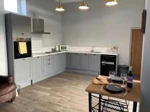 Country cottage with hot tub - Image 4