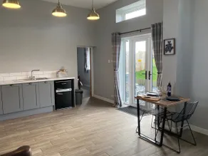 Country cottage with hot tub - Image 5