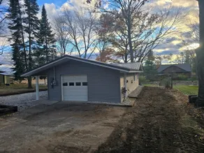 Sanford Lake Rustic Retreat - Image 2