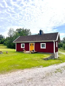 Rural cottage in a secluded location in the middle of the forest - Image 3