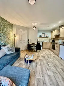 Modern 2Bed Netflix & Free Parking Telford Gem - Image 3