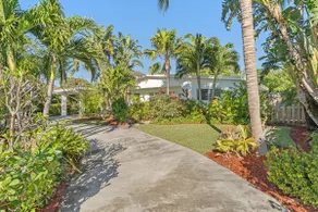 WALK to the BEACH, Kick back & relax at Casa Verde - Image 2