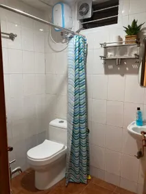 Studio apartment in split level bungalow with pool access - Image 5