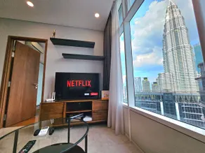KLCC VIEW| Cozy 2BR Sky Suites - Image 5