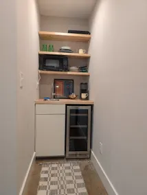 Simple Executive Suite - Image 4