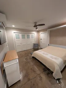 Simple Executive Suite - Image 2