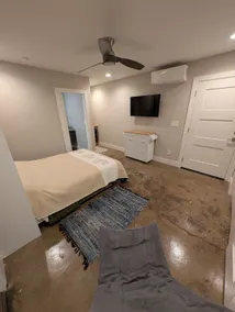 Simple Executive Suite - Image 3