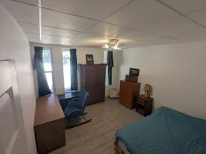 Spacious entire condo near downtown - Image 5