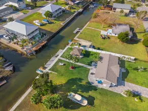 3BR Gulf Access • Dock + Kayaks • Gazebo • BBQ - Image 5