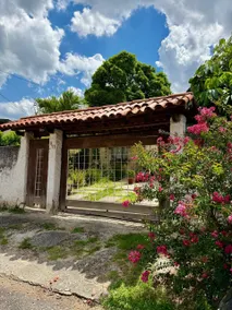 Tropical house in Itaborai with air conditioning and parking space - Image 3