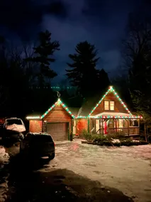 Cozy Lake George Log Cabin - Image 2