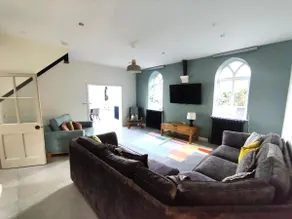 Spacious 5 bedroom chapel. - Image 3
