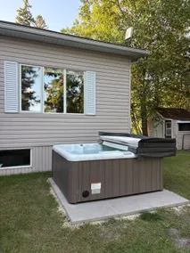 5 Bedroom Lakehouse w hot tub - Image 5