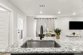 Charming Casa 6 beds, 3Bed rooms w/TV,2 baths - Image 5