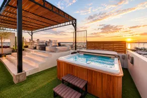 Rooftop Pool & Marina Views, Plunge Pool Penthouse - Image 2