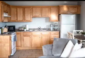 Downtown Single Private Apartment - Image 5