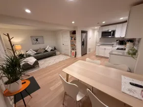 Remodeled historic 2BR apt in vibrant AdMo - Image 3
