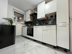 Cozy 1-Room Studio Apt with Private Kitchen & Bath - Image 2